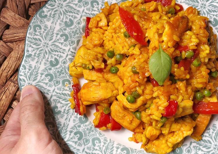 Arroz con pollo en sartén de hierro Skillet