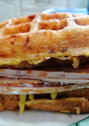 รูปของ แซนวิชคีโต (ใช้ Chaffles แทนขนมปัง)