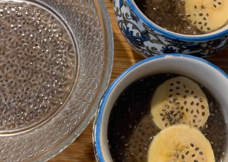 Chocolate chia pudding