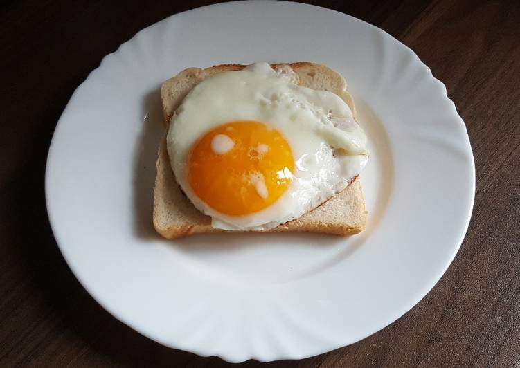 Cara Gampang Membuat Roti dan Telur Mata Sapi yang Lezat Sekali