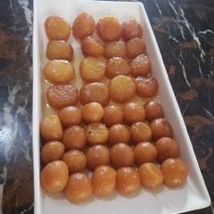 A picture of Gulab jamun.