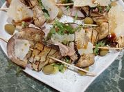 Una foto di finger food estate