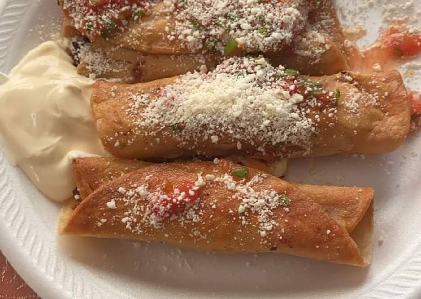 Tacos dorados con pollo🤤🤤🐥🍗🍗🌮🌮🥂