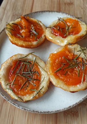 Une photo de Petites tatins à l'abricot