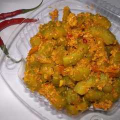 A picture of Pare Aduk Telur .