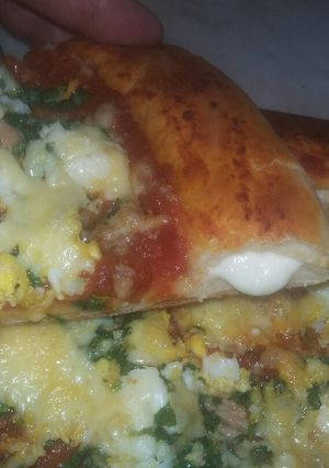 صورة لوصفة بيتزا محشوة بالاطراف 😋😋