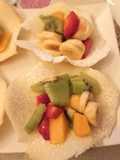 Cestini di cialda con frutta fresca
