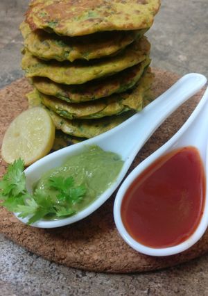 A picture of Kumbhaniya Fritters.