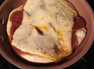 Una foto de Pizza de sartén