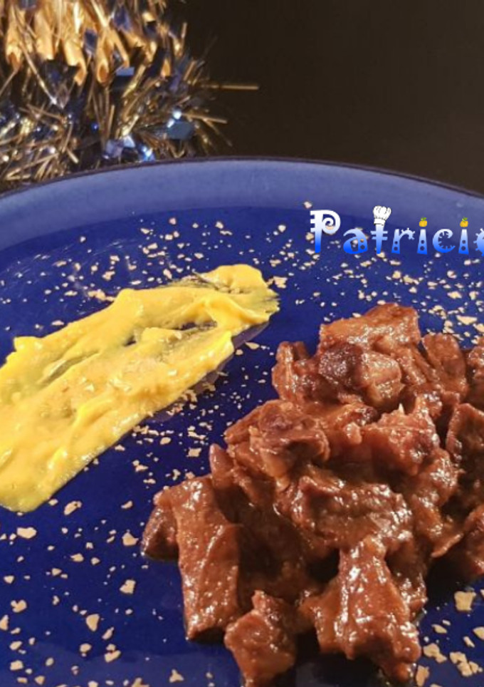 Una foto de Rabo de ternera al vino tinto con puré de patatas al curry