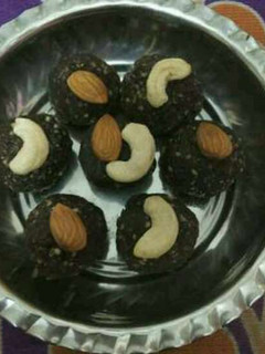 முளைக்கட்டிய கேழ்வரகு லட்டு (Mulaikattiya kelvaraku laddo recipe in tamil) செய்முறை முக்கிய புகைப்படம்