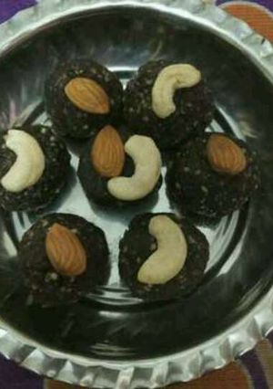 முளைக்கட்டிய கேழ்வரகு லட்டு (Mulaikattiya kelvaraku laddo recipe in tamil) செய்முறை முக்கிய புகைப்படம்