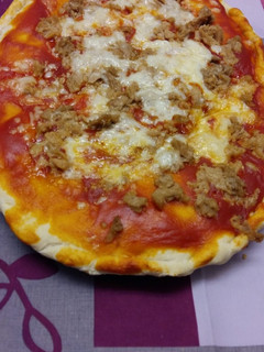 Una foto de Pizza casera de atún