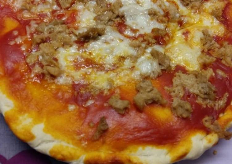 Pizza casera de atún