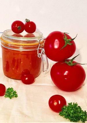 A picture of Tomato-Dates-Raisins Chutney.