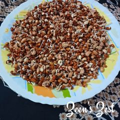 White and Red Cow Peas or Lobia Sprouts A picture of White and Red Cow Peas or Lobia Sprouts.
