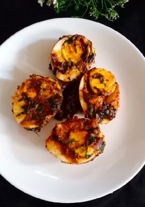 अंडा तवा मसाला (anda tawa masala recipe in Hindi) रेसिपी मुख्य फोटो