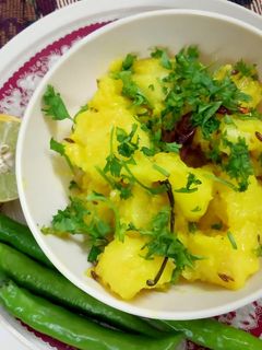 બટેટા ની સુકી ભાજી (Suki Bhaji recipe in Gujarati) રેસીપી મુખ્ય ફોટો
