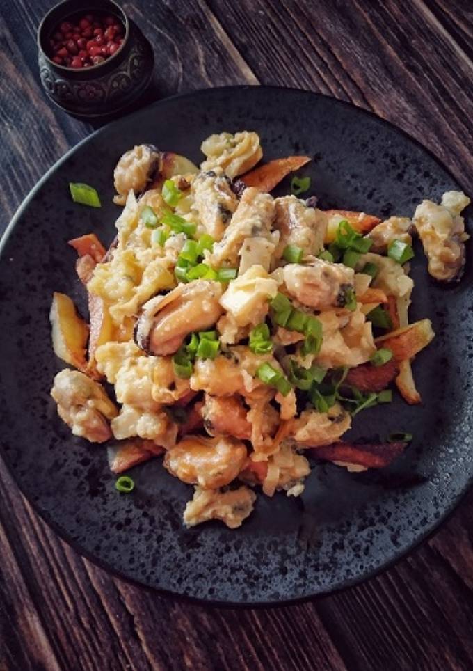 Морепродукти в соусі «блю-чиз»