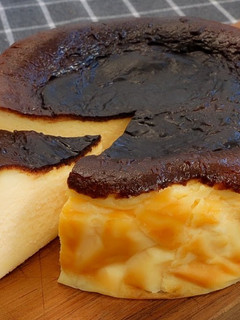 A picture of 5 Minutes Recipe! Super Easy Basque Burnt Cheesecake.