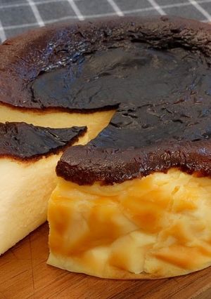 A picture of 5 Minutes Recipe! Super Easy Basque Burnt Cheesecake.