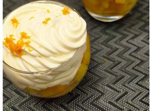 Une photo de Ananas et mangue safranés, crème à la vanille