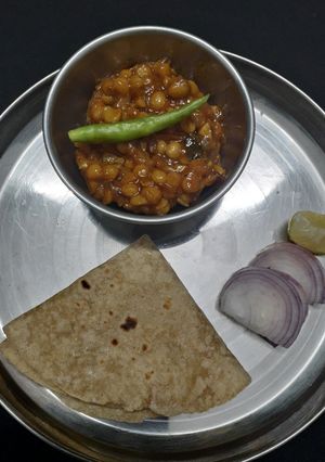 डाळ भाजी (dal bhaji recipe in marathi) रेसिपी चे मुख्य फोटो 