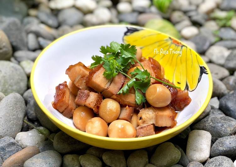 Recipe of Homemade Thịt Heo Quay Kho Trứng Cút