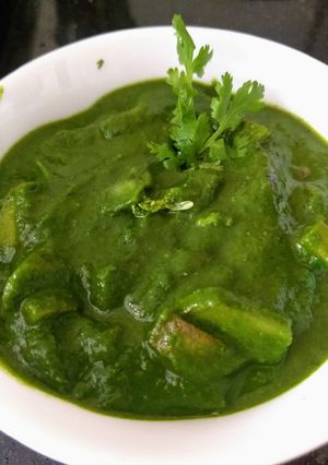 A picture of Aloo palak.
