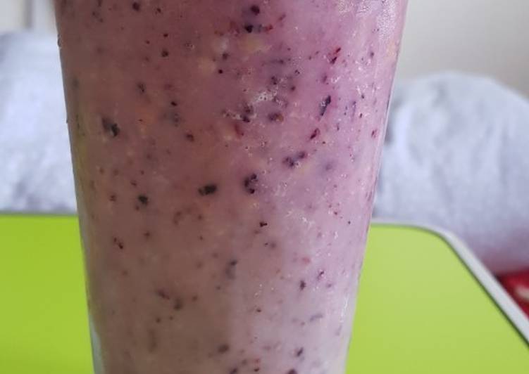 How to Prepare Quick Berries Smoothie