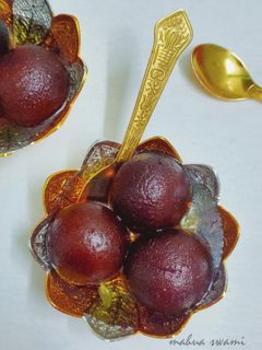 গোলাপ জামুন (Gulab jamun recipe in Bengali) রেসিপির প্রধান ছবি