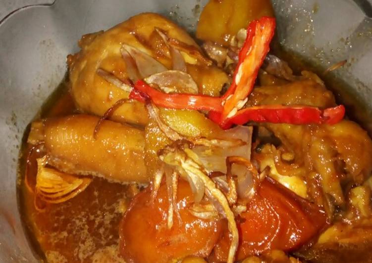 Semur ayam kentang