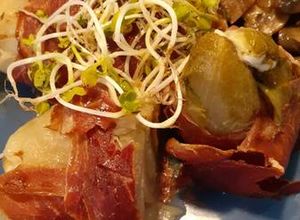 Una foto de Endivias con Jamón crudo y queso