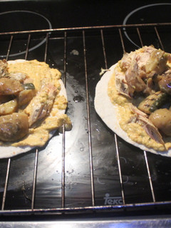 Una foto de Tortitas mexicanas con complejo de pizza de sobras de pollo