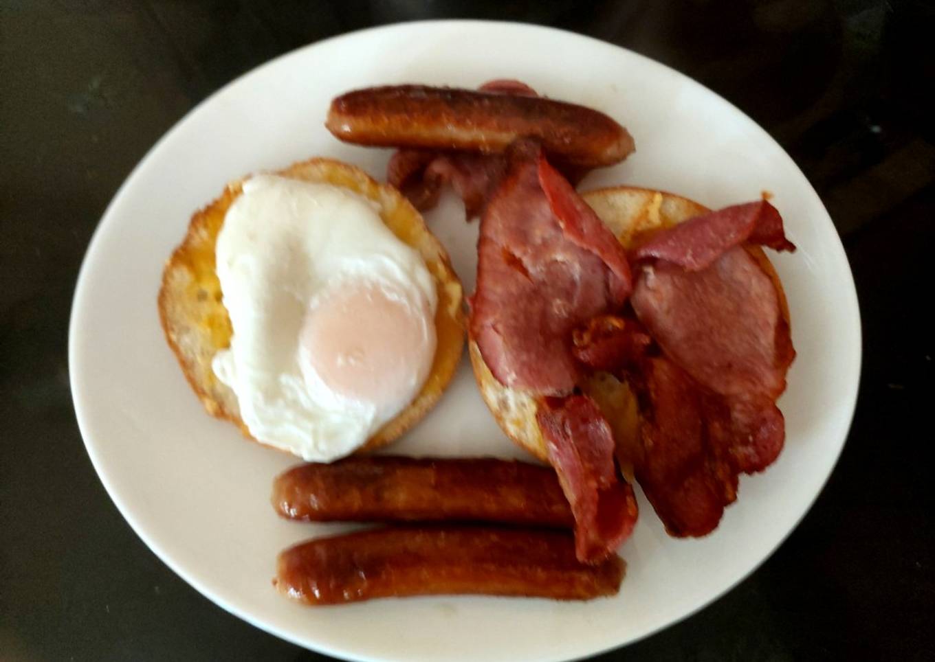 My Sausage, Bacon & Poached Egg on Bagels Lunch 🥰