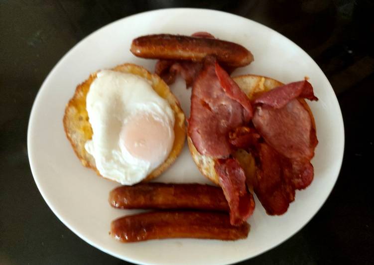 My Sausage, Bacon & Poached Egg on Bagels Lunch π₯°