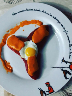 Una foto de Pimiento de piquillo rellenos de carne y champiñones