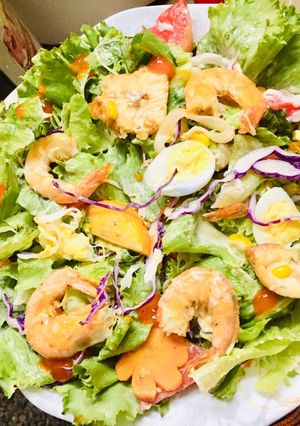 Hình của món Salad tôm trộn thập cẩm 🥗.