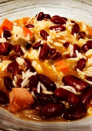 A picture of Red Bean Stew with Rice 🍚 in a Slow Cooker.