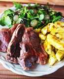 Churrasco de ternera con patatas al curry y cúrcuma