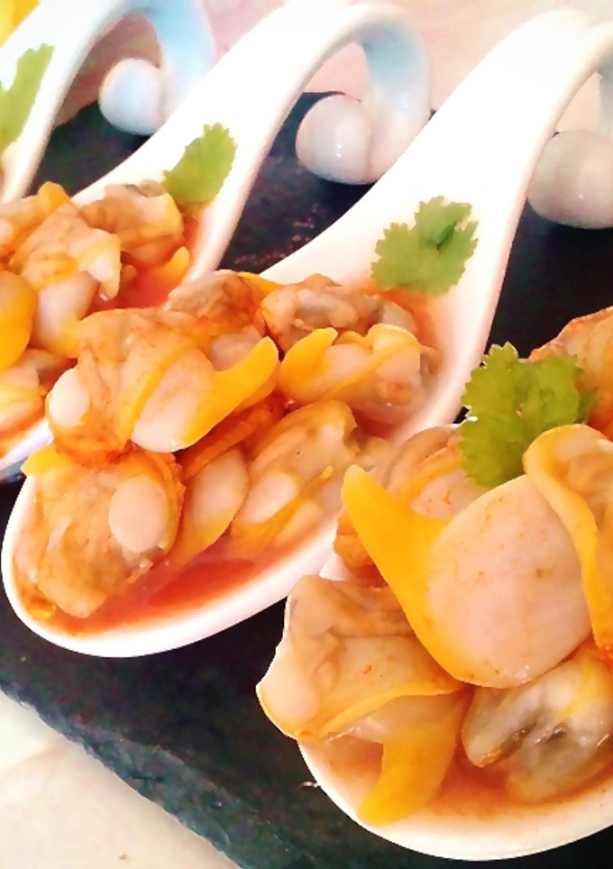 Una foto de Aperitivo: cucharitas de berberechos en salsa