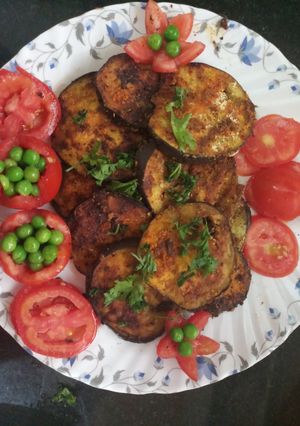 A picture of Vangya che kap (crisp Brinjal Slices).