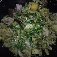 A picture of Undhiyu.