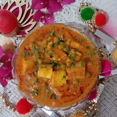 A picture of #Win#W6 Matar Paneer.