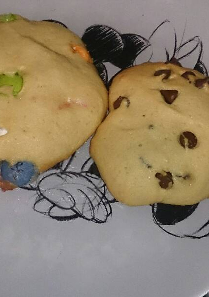 Una foto de Galletas con pepitas de chocolate y lacasitos