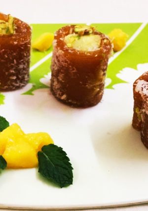 आम पापड़ और खोया रोल (aam papad aur khoya roll recipe in Hindi) रेसिपी मुख्य फोटो