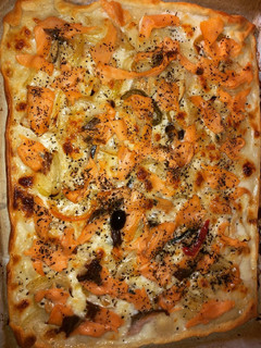 Une photo de Pizza à la truite fumée et anchois