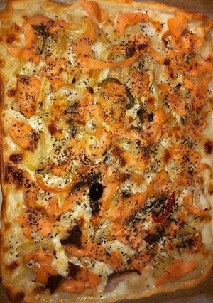 Une photo de Pizza à la truite fumée et anchois