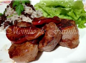 Foto de Lombinhos de porco com maçã e arroz de morcela