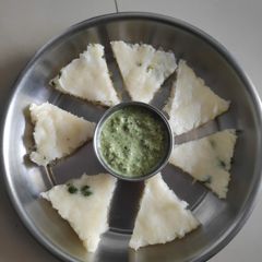 A picture of Steamed Suji/Rava Triangles.